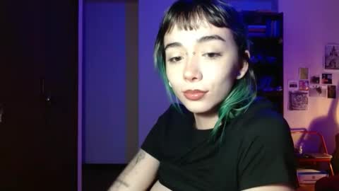 Venus online show from December 17, 2025, 5:13 am