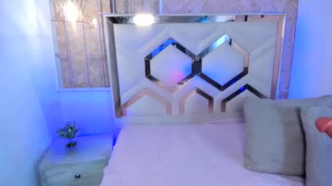  Venuss  online show from November 28, 2025, 7:00 am