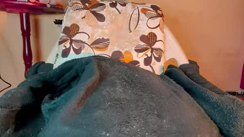 Snapshot of venustrav chatting on February 20, 2025, 2:40 am Venus online show from February 20, 2025, 2:40 am