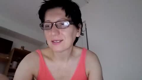 Snapshot of vera_elle chatting on October 9, 2025, 5:16 am Vera online show from October 9, 2025, 5:16 am