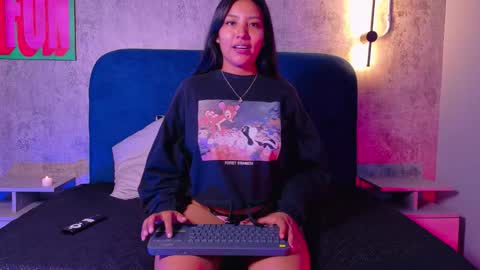 Snapshot of verahfox chatting on November 17, 2025, 1:17 pm Verah Fox online show from November 17, 2025, 1:17 pm