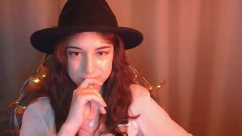 Snapshot of veralush chatting on November 4, 2025, 1:54 pm Una online show from November 4, 2025, 1:54 pm