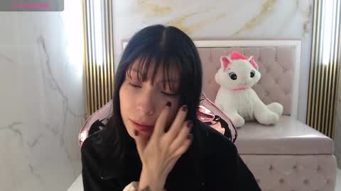 Verana  online show from November 9, 2025, 1:09 pm