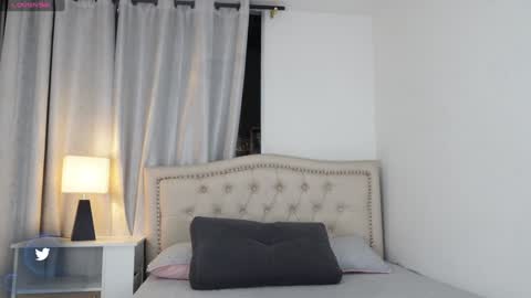 vero_cam online show from December 3, 2024, 11:13 pm