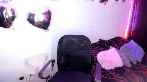 Snapshot of vero_jhonson chatting on February 23, 2025, 3:24 am  karolina online show from February 23, 2025, 3:24 am