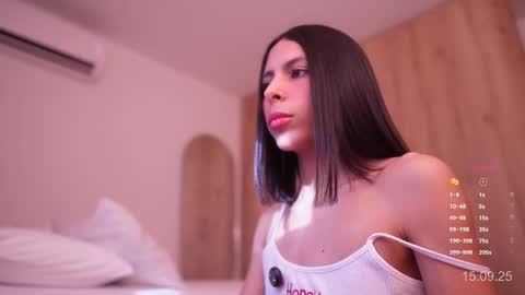 Snapshot of veronica_mendez1 chatting on September 15, 2025, 12:49 pm Veronica online show from September 15, 2025, 12:49 pm