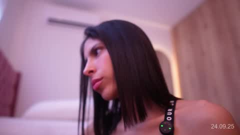 Snapshot of veronica_mendez1 chatting on September 24, 2025, 12:30 pm Veronica online show from September 24, 2025, 12:30 pm