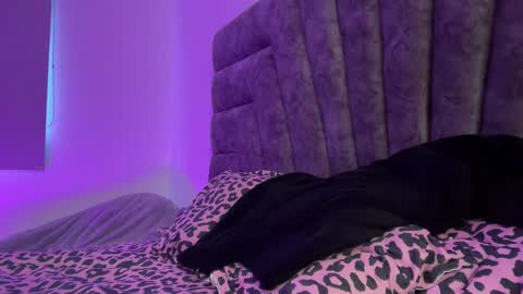 Miss Veronica dussan  Tw Veronicasm     IG Ashveronica  online show from February 8, 2025, 11:44 am