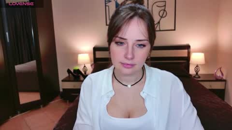 Veronica online show from November 23, 2025, 5:29 am