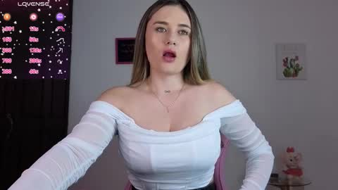 Snapshot of veronika__winslow_ chatting on October 11, 2025, 3:06 am Vero online show from October 11, 2025, 3:06 am