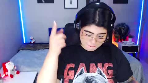 Snapshot of veronika_metalstar chatting on December 17, 2024, 1:49 pm Miss Veronika online show from December 17, 2024, 1:49 pm