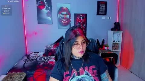 Snapshot of veronika_metalstar chatting on September 22, 2025, 4:36 am Miss Veronika online show from September 22, 2025, 4:36 am