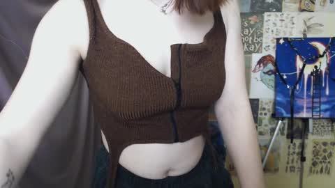 veryveryvery_shy online show from February 26, 2025, 6:47 am