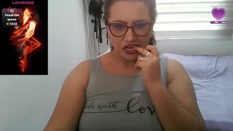 Snapshot of vesper_vixen chatting on September 19, 2025, 2:07 pm Vesper Vixen online show from September 19, 2025, 2:07 pm