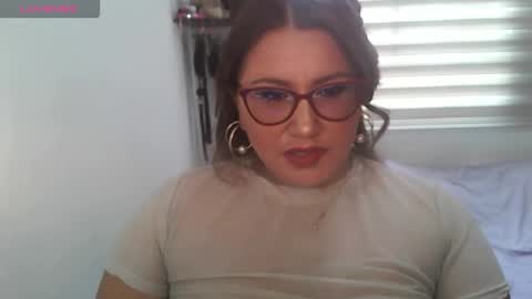 Snapshot of vesper_vixen chatting on October 1, 2025, 3:07 pm Vesper Vixen online show from October 1, 2025, 3:07 pm