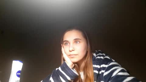 Snapshot of vesperlyn chatting on December 4, 2025, 9:23 pm Dasha online show from December 4, 2025, 9:23 pm