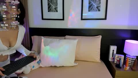 Snapshot of vi_anaya chatting on November 9, 2025, 11:30 am Anaya online show from November 9, 2025, 11:30 am