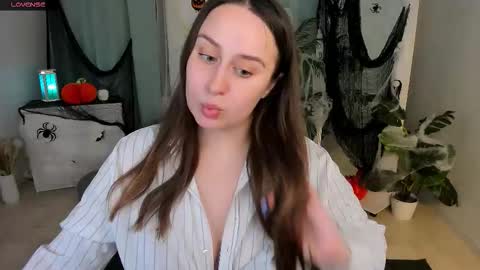 Camilla online show from October 24, 2025, 10:55 am