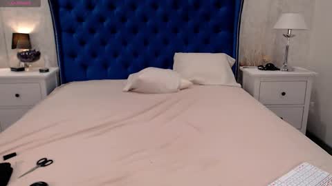 Via online show from October 18, 2025, 1:30 am