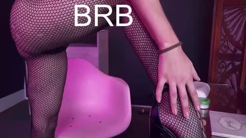 Snapshot of vicky_hot_x chatting on December 29, 2024, 1:24 am        online show from December 29, 2024, 1:24 am