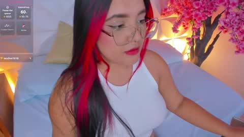 Snapshot of victoria18x chatting on October 2, 2025, 7:43 pm Victoria online show from October 2, 2025, 7:43 pm