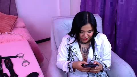 victoria_16_ online show from November 5, 2025, 3:28 am