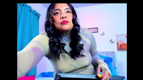 victoria_16_ online show from December 4, 2025, 5:17 am