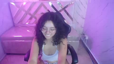 Snapshot of victoria_castillo_b chatting on March 12, 2025, 6:18 am victoria_castillo_b online show from March 12, 2025, 6:18 am