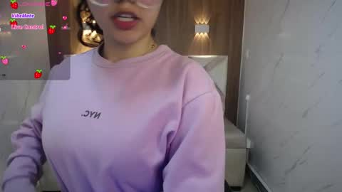 Snapshot of victoria_castillo_b chatting on October 2, 2025, 3:02 am victoria_castillo_b online show from October 2, 2025, 3:02 am