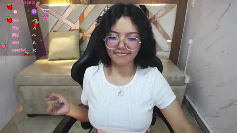 Snapshot of victoria_castillo_b chatting on November 8, 2025, 8:36 am victoria_castillo_b online show from November 8, 2025, 8:36 am
