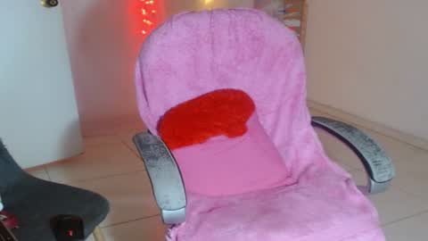 Snapshot of victoria_miler chatting on December 22, 2024, 11:31 pm VICKY online show from December 22, 2024, 11:31 pm