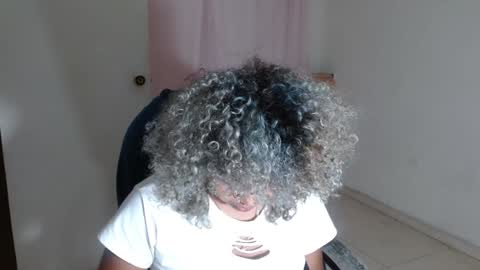 Snapshot of victoria_miler chatting on January 17, 2025, 12:53 am VICKY online show from January 17, 2025, 12:53 am