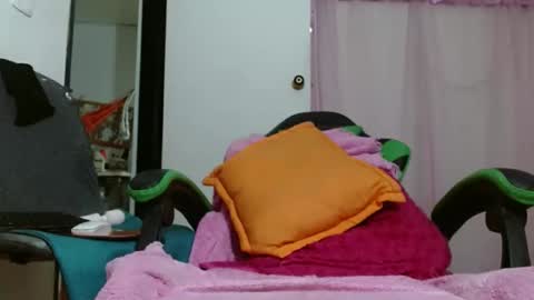 Snapshot of victoria_miler chatting on September 20, 2025, 10:55 pm VICKY online show from September 20, 2025, 10:55 pm