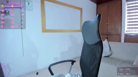 Snapshot of victoria_mooree chatting on November 8, 2025, 5:12 pm Victoria Everyday From 1400 to 2130 Col Time online show from November 8, 2025, 5:12 pm