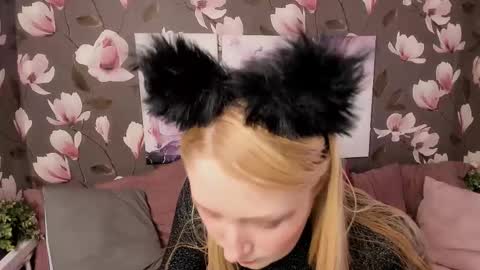 Snapshot of victoria_nixx chatting on December 18, 2025, 3:29 pm Victoria online show from December 18, 2025, 3:29 pm