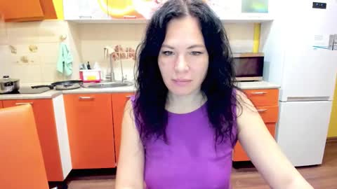 Victoria  online show from December 15, 2025, 2:16 am