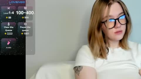 Snapshot of victoria_pum_ chatting on January 5, 2025, 1:45 am Jessie online show from January 5, 2025, 1:45 am