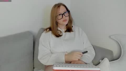 Snapshot of victoria_pum_ chatting on October 28, 2025, 1:47 pm Jessie online show from October 28, 2025, 1:47 pm
