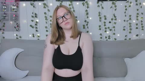 Snapshot of victoria_pum_ chatting on November 1, 2025, 11:23 am Jessie online show from November 1, 2025, 11:23 am