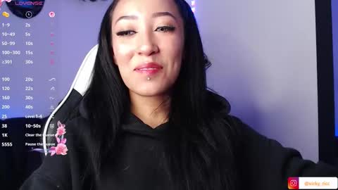 Victoria  online show from November 8, 2025, 3:18 am