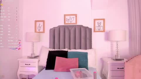 Snapshot of victoria_vallejo chatting on February 2, 2025, 11:40 am victoria  online show from February 2, 2025, 11:40 am