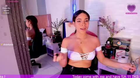 Snapshot of victoriaacross chatting on November 21, 2025, 7:56 pm Victoria online show from November 21, 2025, 7:56 pm