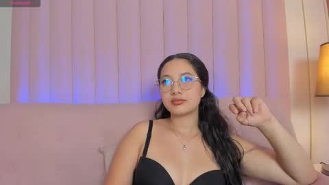 Vicky online show from December 3, 2025, 7:45 pm