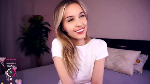 Anasteisha  Day Helen  Night online show from October 3, 2025, 7:44 pm