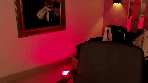 VICTORIA online show from February 11, 2025, 10:50 pm