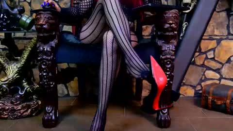 Victoria Heller online show from November 6, 2025, 6:36 am