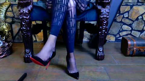 Victoria Heller online show from November 30, 2025, 5:00 am