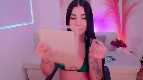 Victoria online show from November 9, 2025, 10:08 pm