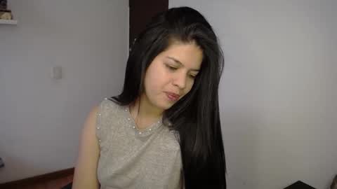 victorialg online show from December 21, 2025, 5:53 pm