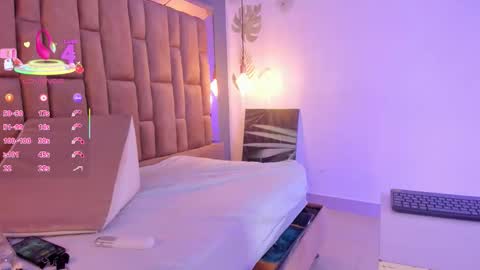 Snapshot of victoriaroyce1 chatting on October 30, 2025, 1:45 pm Victoria online show from October 30, 2025, 1:45 pm